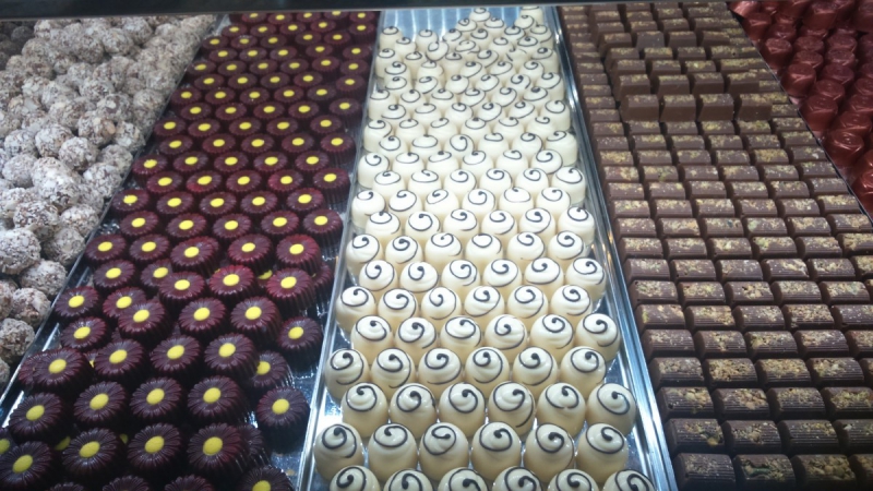 chocolaterie-TOURRETTES SUR LOUP-min_chocolates_milk_chocolate_white_chocolate_truffles_candy_food_treat_cacao-1213769